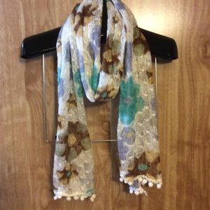 Scarf with flowers and trimmed out .
